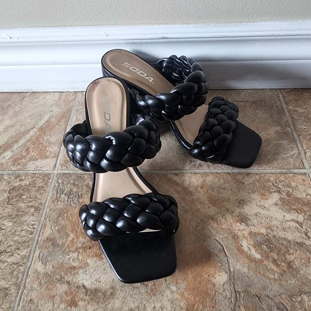 NWOT Soda heels